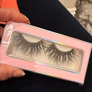 Dramatic Black False Eyelashes
